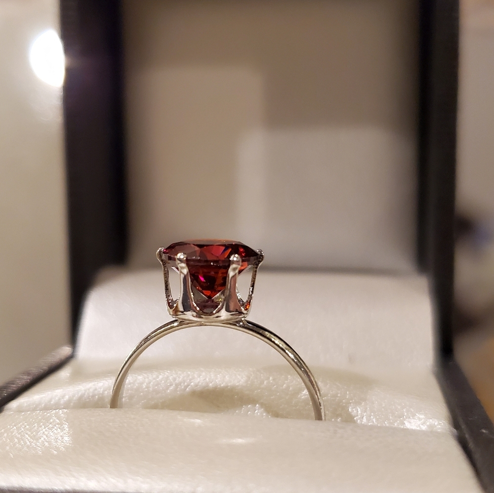 1.2 Carat AAA zirconia garnet birthstone ring - Picture 3 of 5